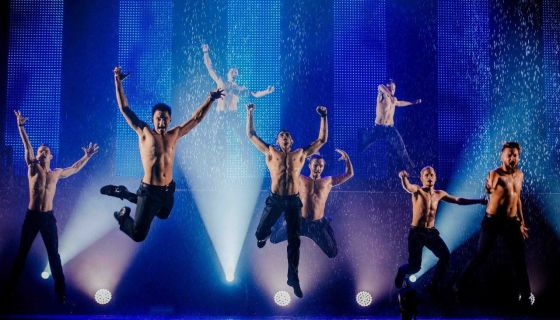 Шоу под дождём V. Признание в любви